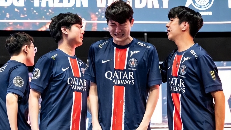 FLY鏖战PSG，Ruler开启传奇时刻激烈交锋四强赛，成为赛场最大亮点