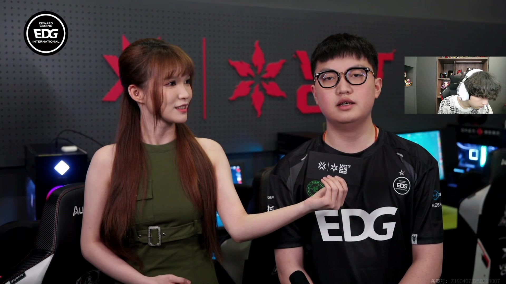 DRX险胜EDG，Zeus团战一打五鏖战多局全球总决赛，点燃全场激情