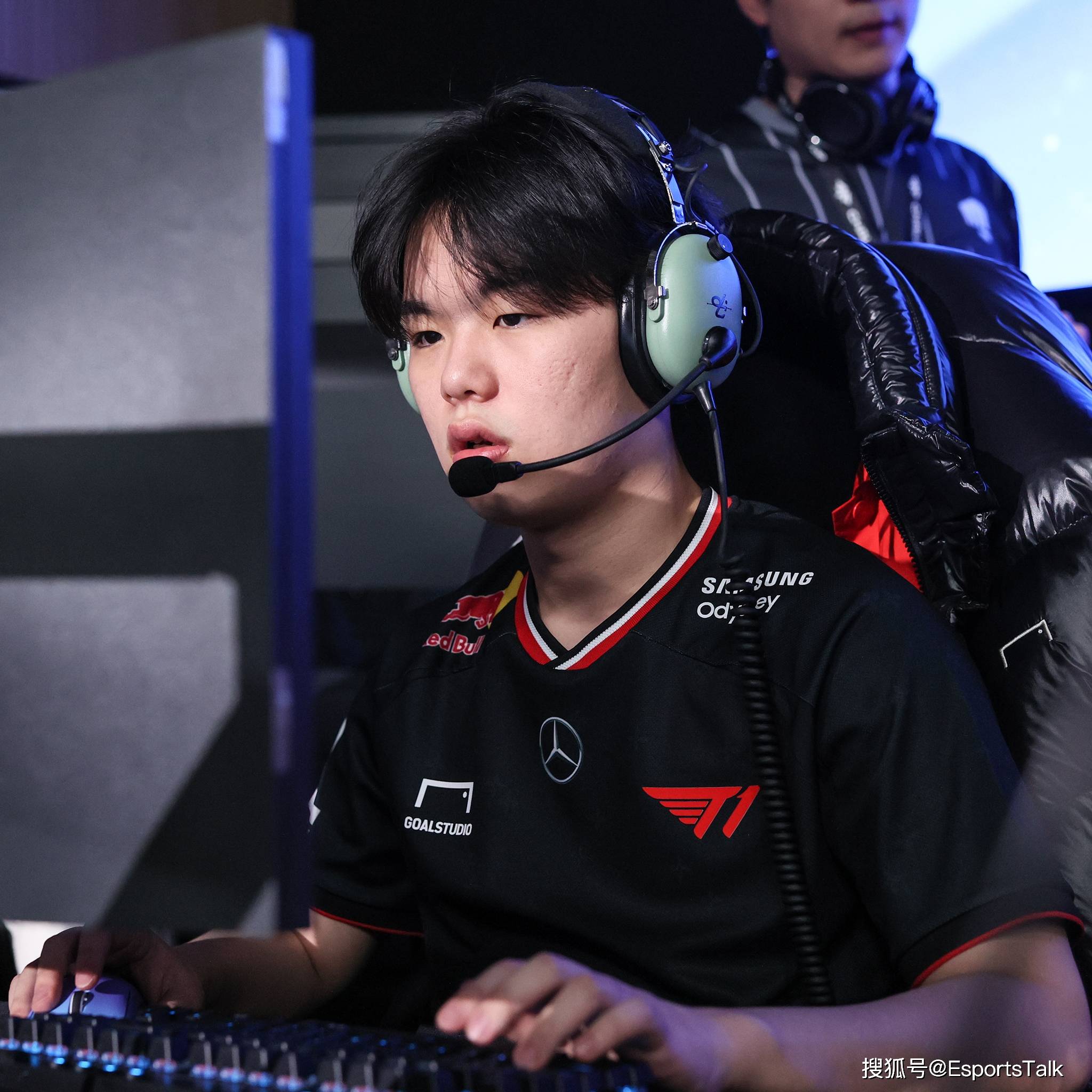 开云平台-包含FNC碾压IG，Hanssama团战一打五宿命之战2025世界赛，强势挺进下一轮的词条