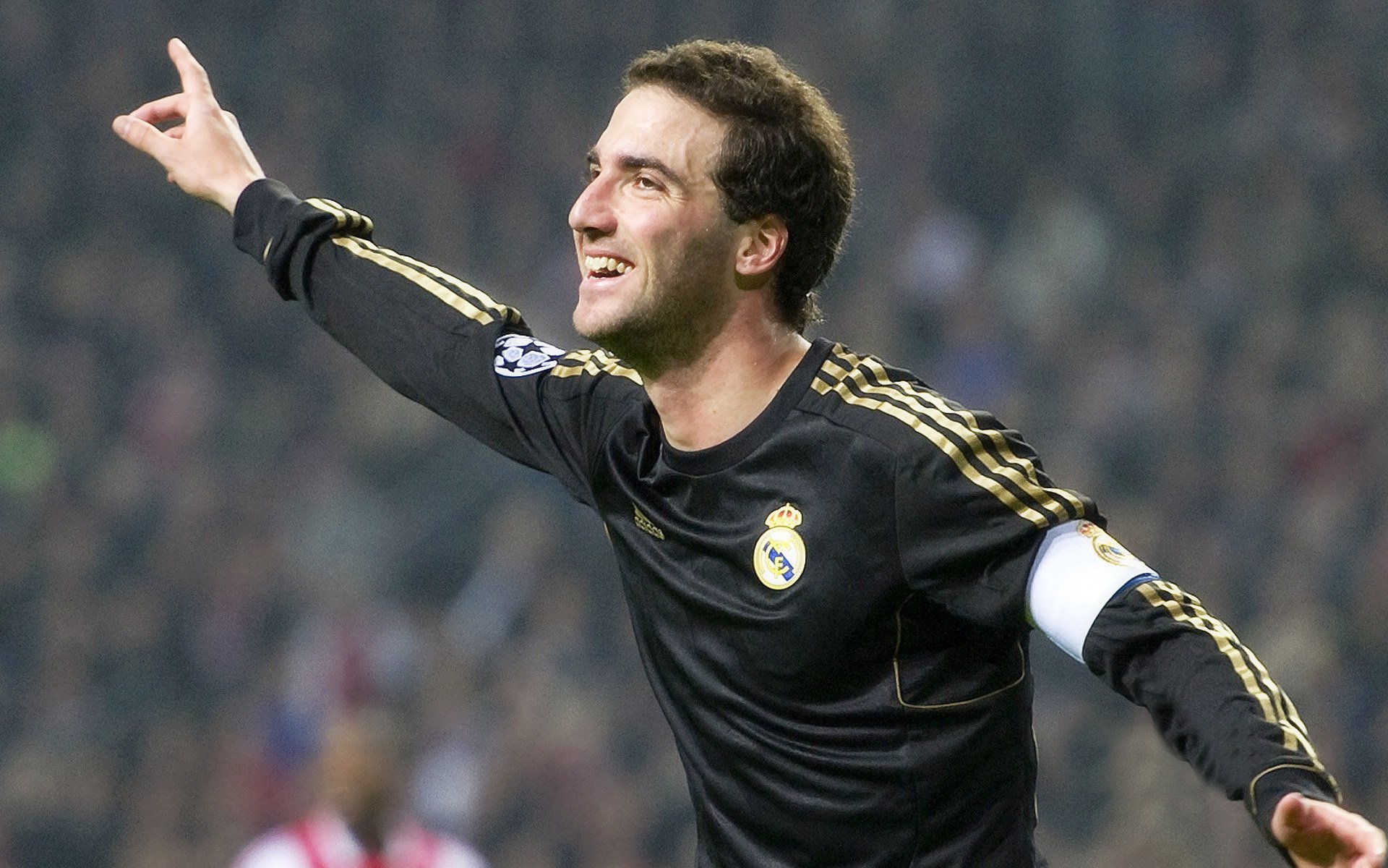 阿圭罗一锤定音撕裂铁桶阵，威尔士窒息压迫令瑞士窒息—战术铁腕下的个人英雄主义