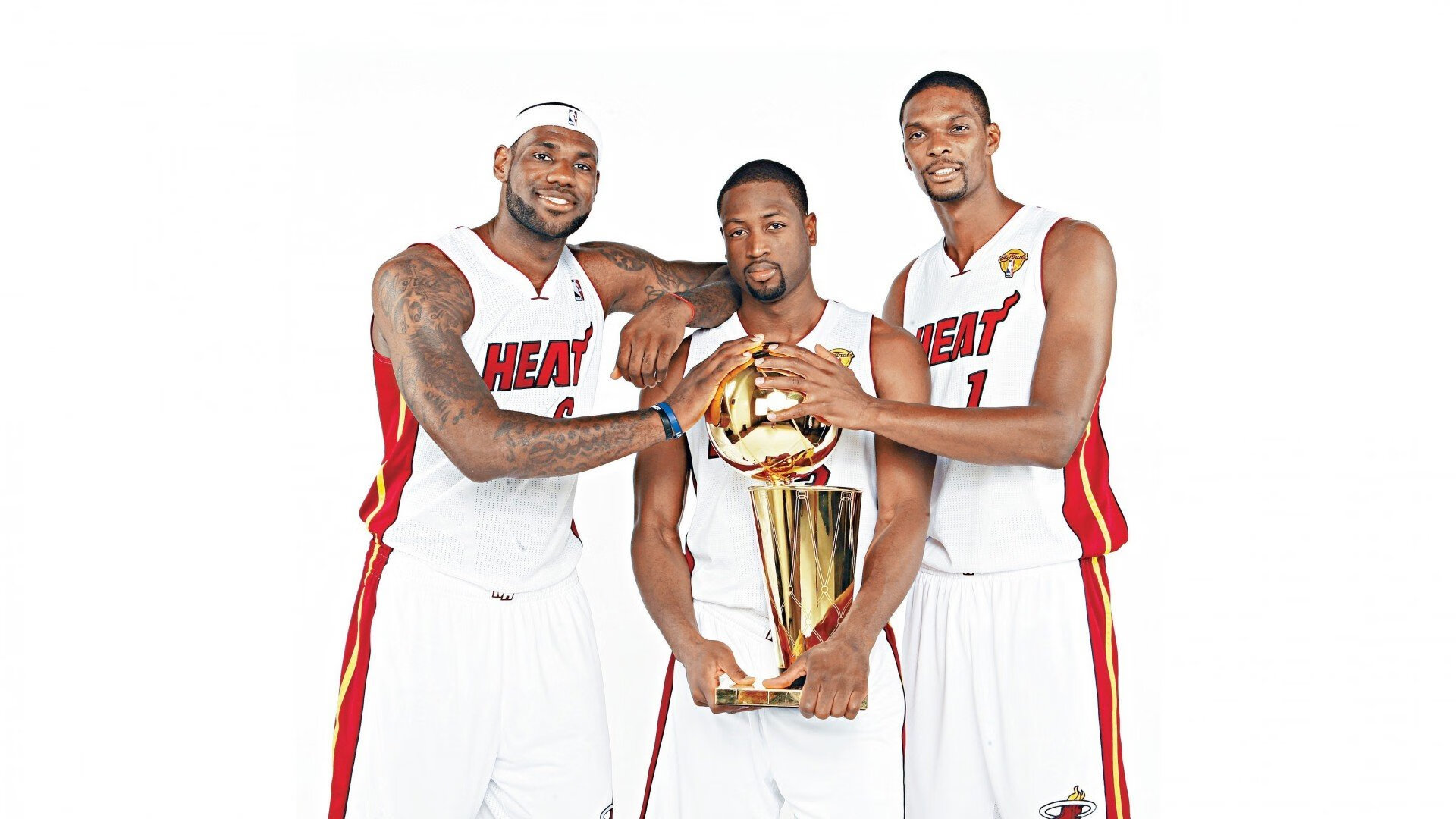 字母哥关键进球定乾坤！灰熊对阵开拓者激战背后的战术与英雄时刻